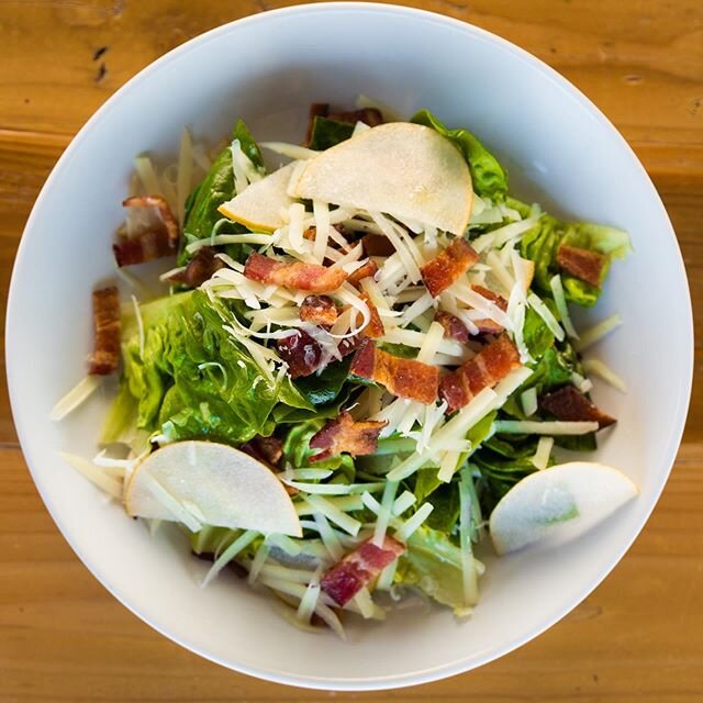 Little Gem Salad made with Asian pear, Manchego, cold smoked bacon &amp; sherry vinaigrette 🙌🥗.