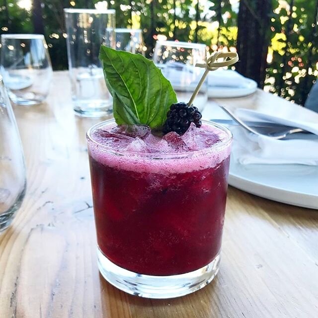 Dreaming about summer cocktails on our outdoor patio 💫! #flashbackfriday